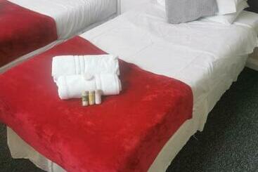 پانسیون The Crown Bar & Guesthouse