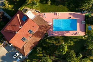 تختخواب و صبحانه Villa Dell  Artista   Villa Anna