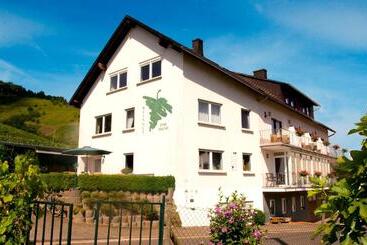 ペンション Weingut Brennerei Gästehaus Emil Dauns