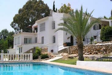 Villa Morera Bed & Breakfast
