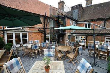 هاستل The Marlborough