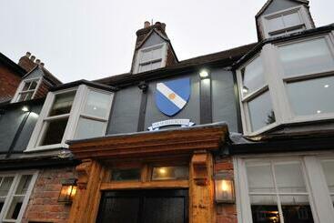 هاستل The Marlborough