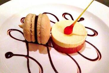 هاستل The Marlborough