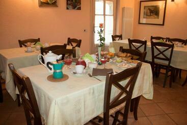 تختخواب و صبحانه Country House La Scortica