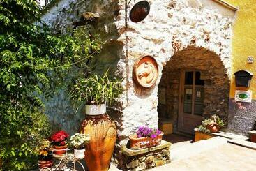تختخواب و صبحانه Country House La Scortica