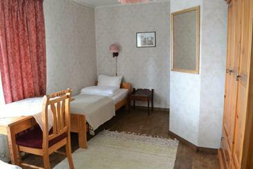 Kraavi Guest Hostel