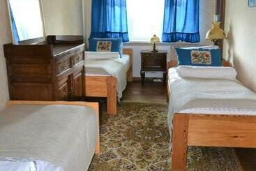Kraavi Guest Hostel