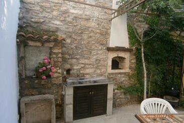 پانسیون Retro   19th Century Guest House