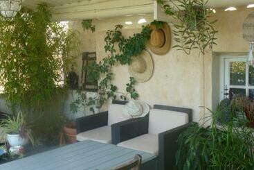 L Auberge Espagnole   Bed & Breakfast