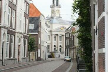 تختخواب و صبحانه Blom Aan De Gracht