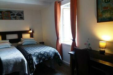 تختخواب و صبحانه Maison Bergoun