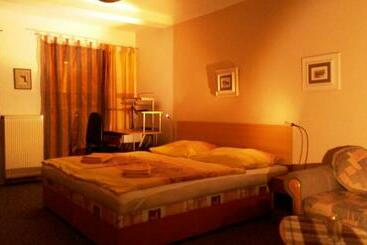 پانسیون Apartmány   Penzion Smetanka