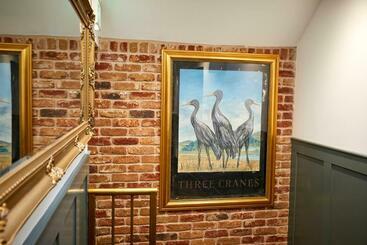 Three Cranes Serviced Apartments