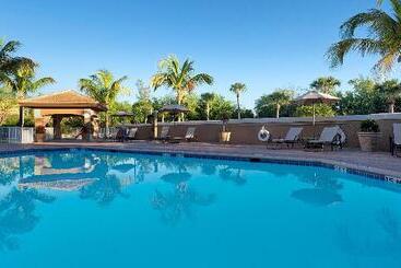 فندق Holiday Inn Express & Suites Naples Downtown   5th Avenue, An Ihg