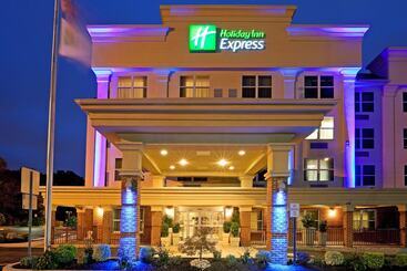 هتل Holiday Inn Express Woodbridge, An Ihg