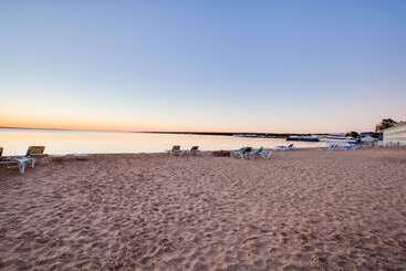 مُتل Super 8 Beachfront By Wyndham Mackinaw City, Mi
