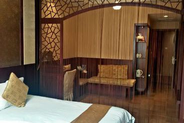 Baolong Homelike Youyi Hotel