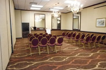 هتل Quality Inn Near Hampton Coliseum