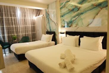 هتل آپارتمان Parklane Furnished Suites