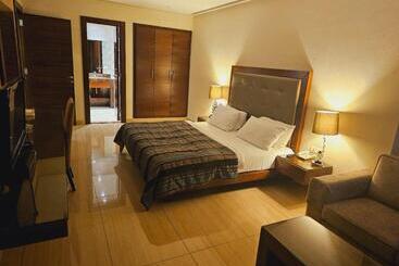 هتل آپارتمان Verdun Suites