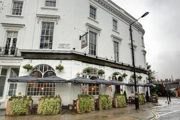 Hostel Publove @ The White Ferry Victoria