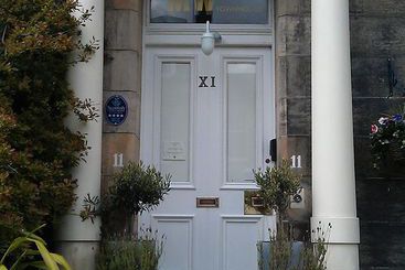 تختخواب و صبحانه Mw Townhouse