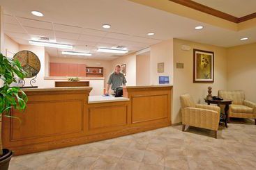 هتل Candlewood Suites Kansas City Airport