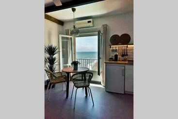 Beachfront Apartment Near Marbella - Sitio de Calahonda