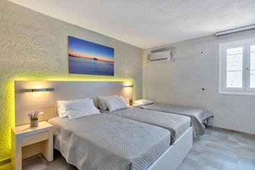 هتل Halaris Rooms