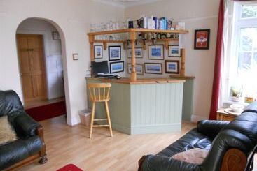تختخواب و صبحانه The Elms Guest House