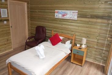 تختخواب و صبحانه The Elms Guest House