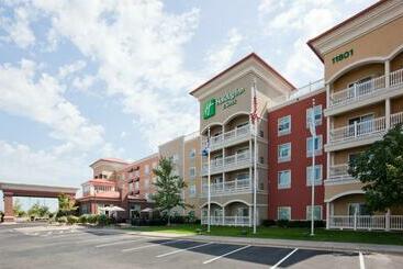 Holiday Inn Hotel & Suites Maple Grove Northwest Minneapolis Arbor Lakes, An Ihg