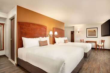 فندق Days Inn & Suites By Wyndham Sherwood Park Edmonton