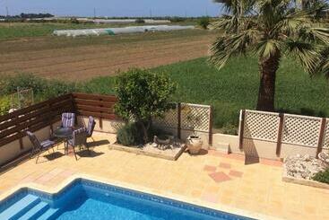 Quality Workation Villa With Pool In Superb Location In Paphos - Mandria