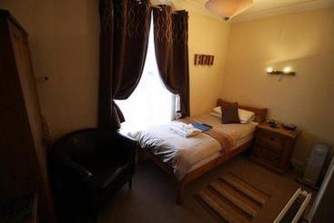בית מלון כפרי The Lodge