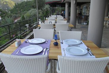 Serena Suites Aparthotel