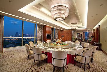 Longchamp Garden Hotel