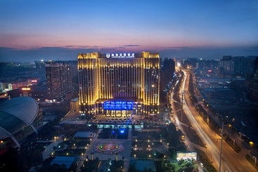 Longchamp Garden Hotel