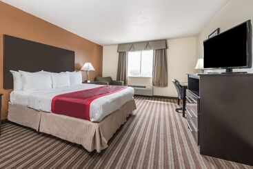 هتل Days Inn & Suites By Wyndham Dallas
