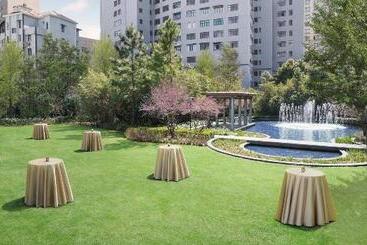 هتل The St. Regis Shanghai Jingan