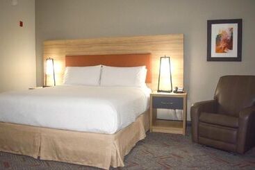 هتل آپارتمان Candlewood Suites Houston I 10 East, An Ihg