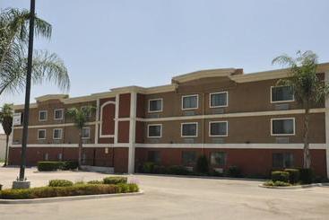 בית מלון כפרי All Star Inn San Bernardino