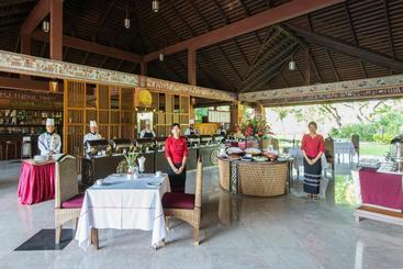 هتل Aye Yar River View Resort