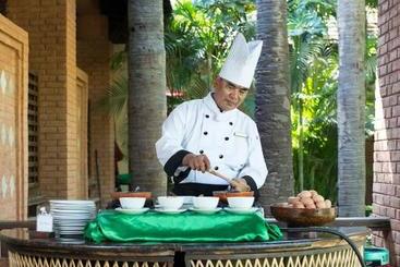 هتل Aye Yar River View Resort