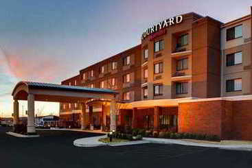 هتل Courtyard By Marriott Fayetteville