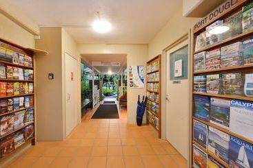 هتل Port Douglas Apartments   Adults Only Oasis