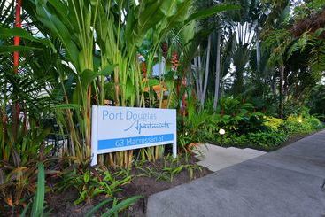 هتل Port Douglas Apartments   Adults Only Oasis
