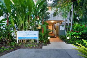هتل Port Douglas Apartments   Adults Only Oasis