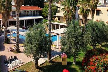 ホテル Pefkos Village Resort