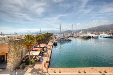 Marina Place Resort